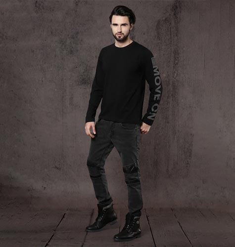 Men Black Solid Round Neck T-shirt